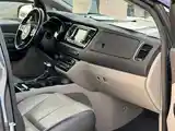 Kia Carnival, 2017-9