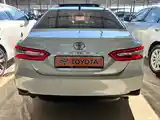 Toyota Camry, 2018-7