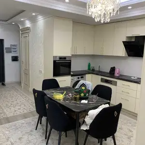 2-комн. квартира, 7 этаж, 80м², Аэропорт