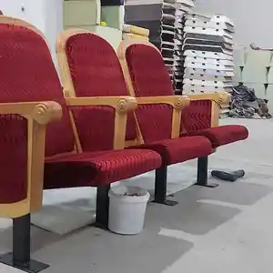 Театральные кресла