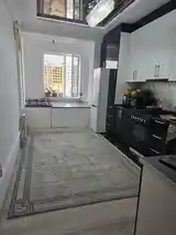 3-комн. квартира, 12 этаж, 93 м², 82 мкр, Пайкар-6