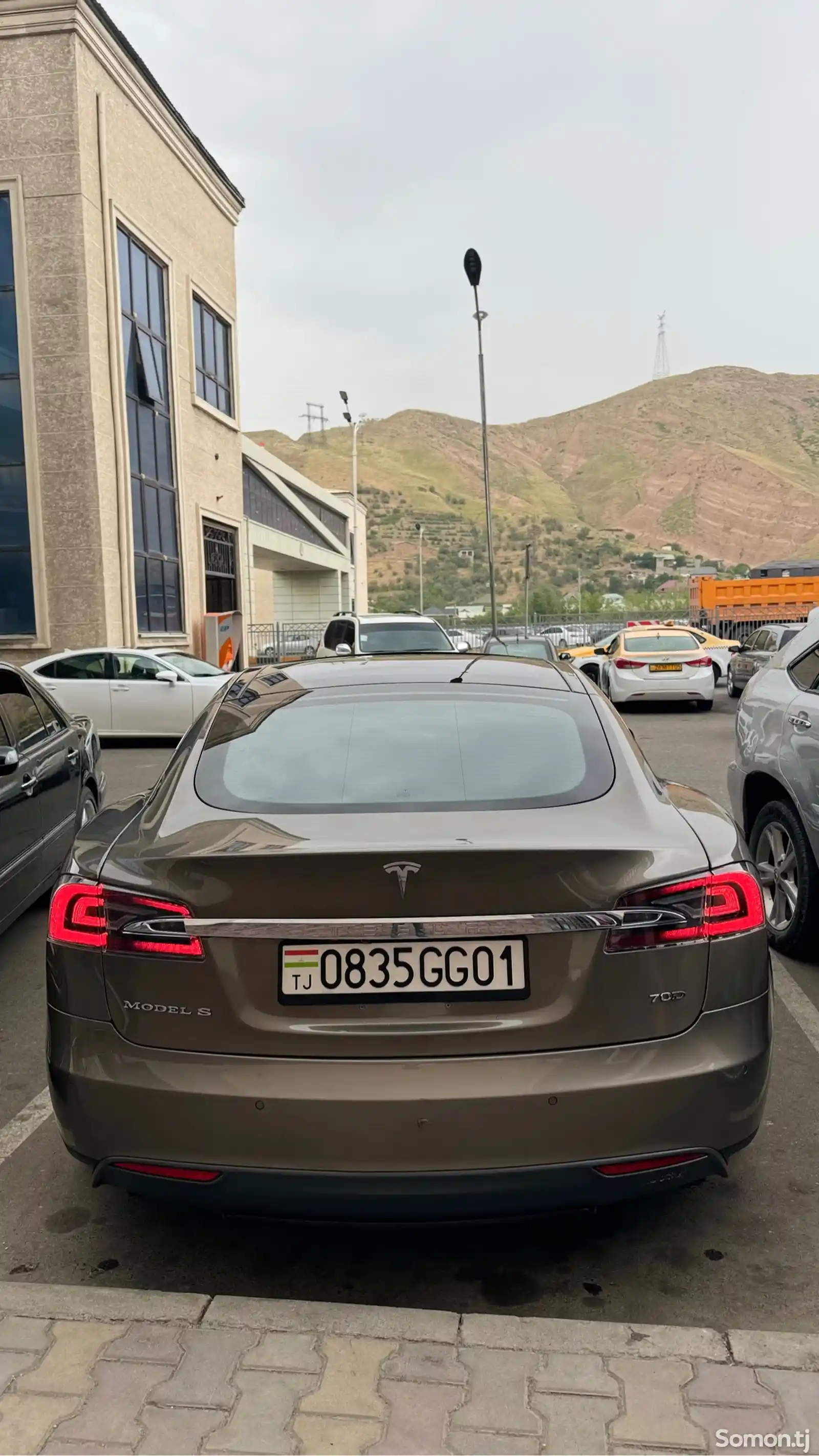 Tesla Model S, 2016-4