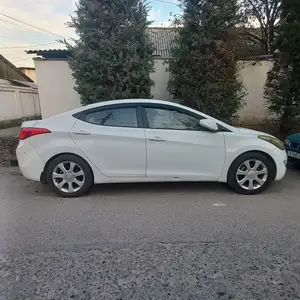 Hyundai Elantra, 2011