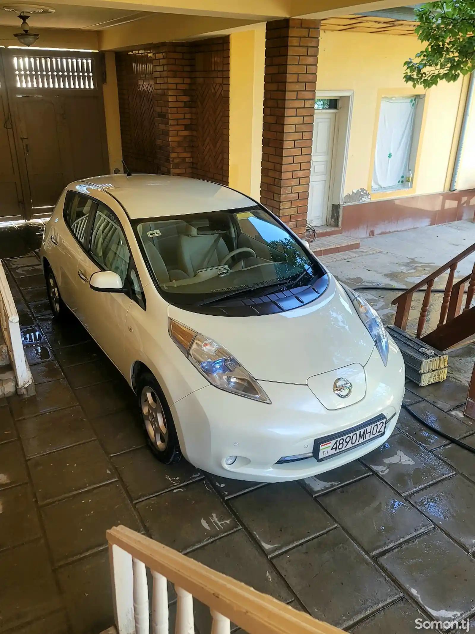 Nissan Leaf, 2011-1