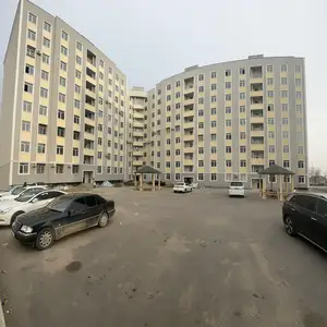 2-комн. квартира, Цокольный этаж, 58 м², 8 мкр