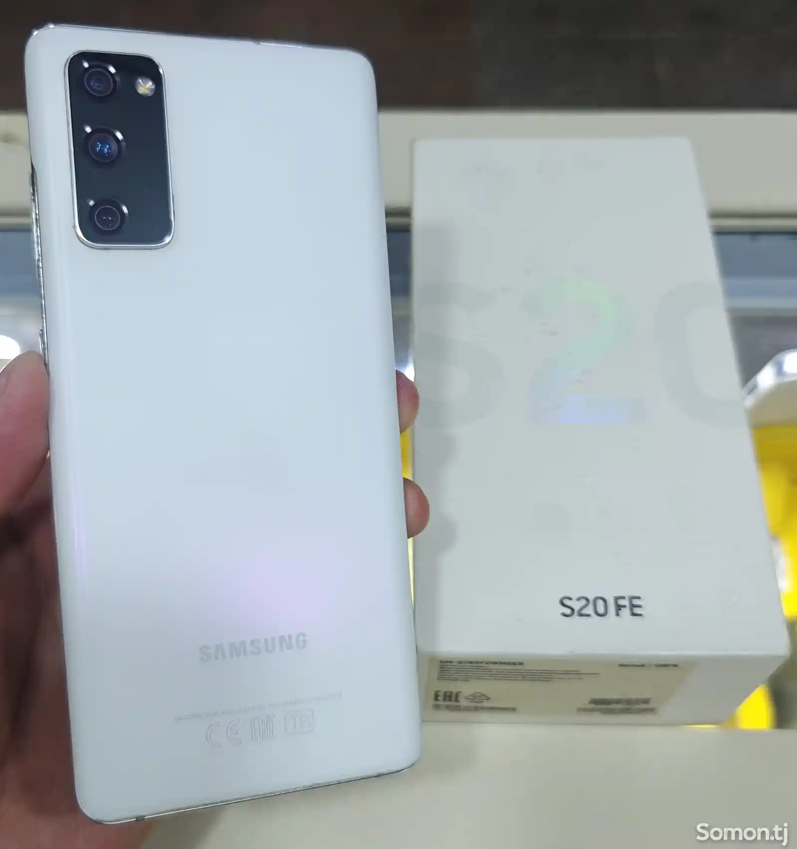 Samsung Galaxy S20 FE White duos 8/128Gb-1