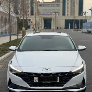 Hyundai Elantra, 2024