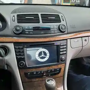 Штатный монитор Mercedes 211