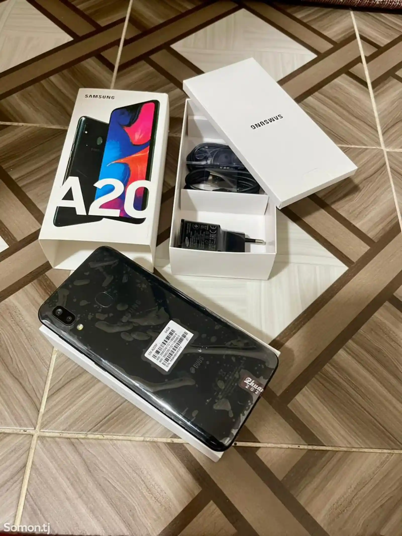 Samsung Galaxy A20 32 Gb Black-1