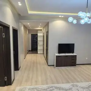 3-комн. квартира, 13 этаж, 140м², Шохмансур