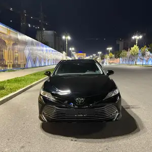 Toyota Camry, 2018