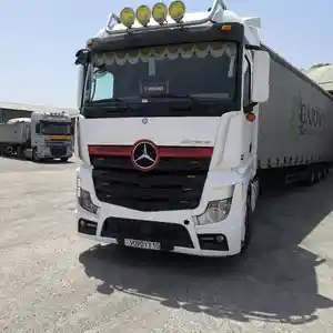 Контейнеровоз Mercedes-Benz Actros, 2013