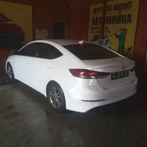 Hyundai Elantra, 2018