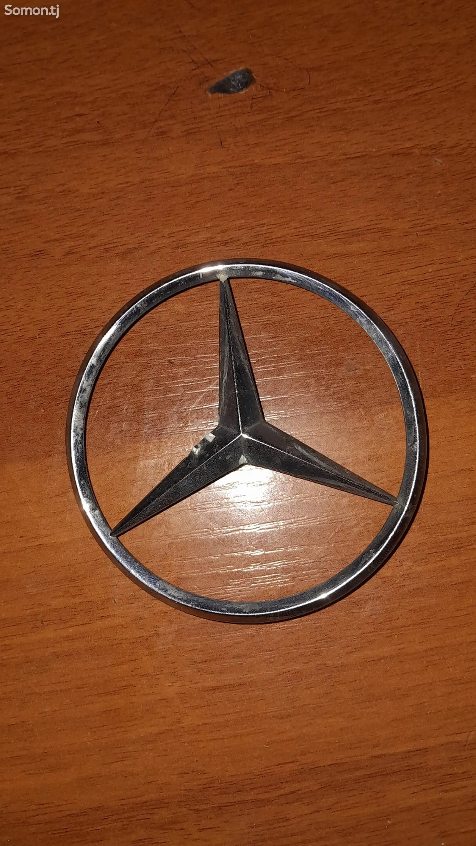 Знак багажника от Mercedes-Benz