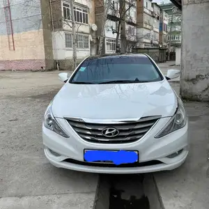 Hyundai Sonata, 2011