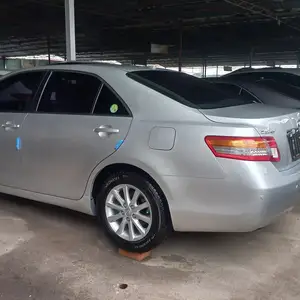 Toyota Camry, 2011