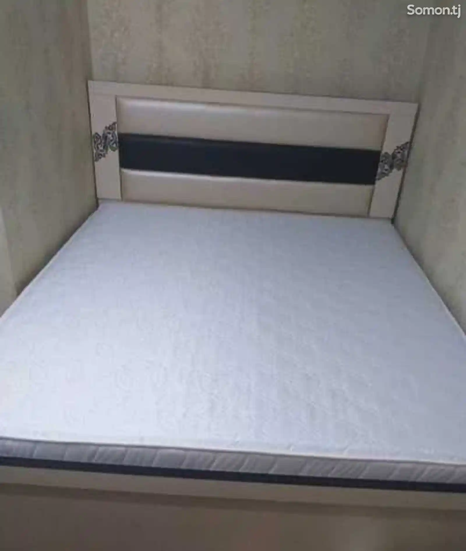 Кровать с медицинским матрасом