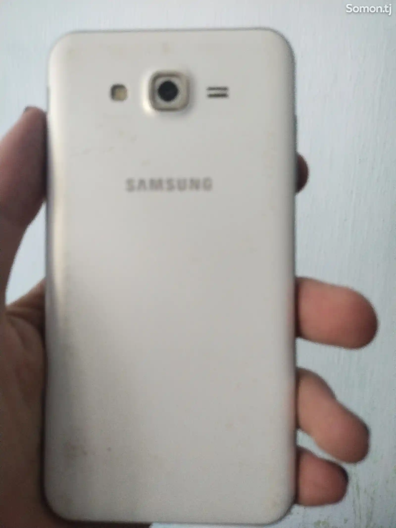 Samsung Galaxy J7+-2