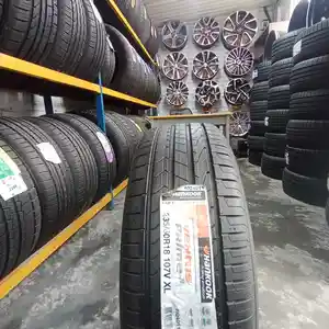 Шины R18 235/60/18 Hankook Tire