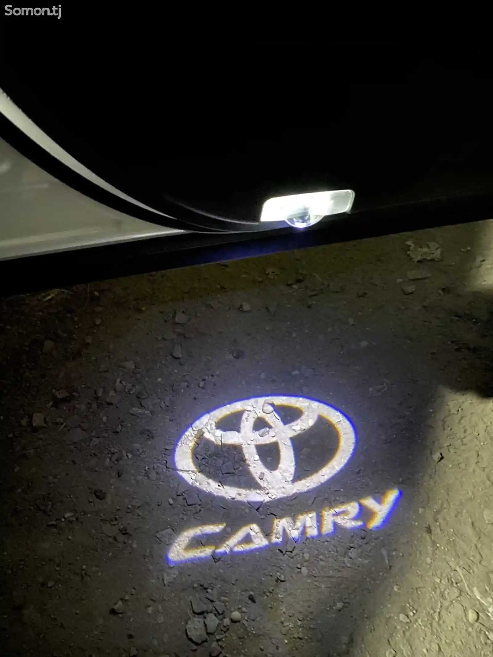 Подсветка передних дверей с логотипом Camry-1