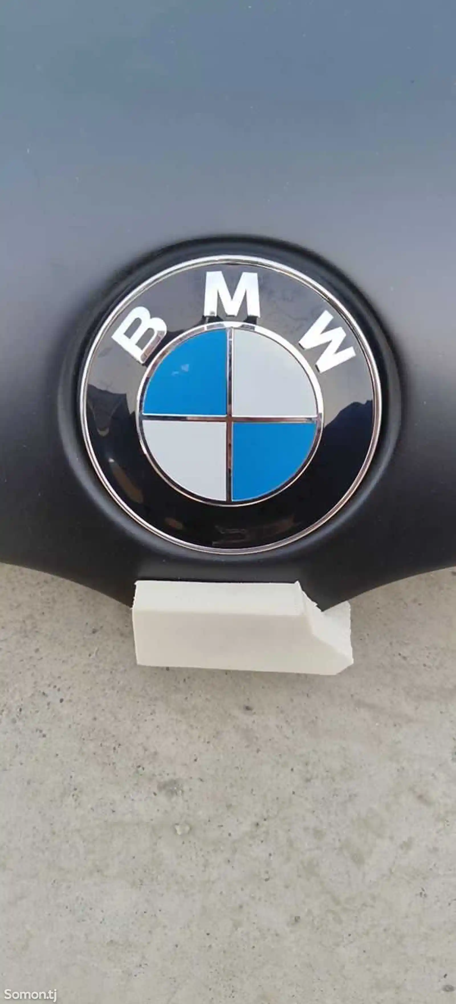 Эмблема капота на BMW g11-2