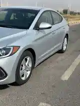 Hyundai Elantra, 2017-5