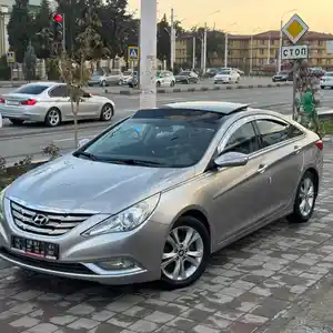 Hyundai Sonata, 2010