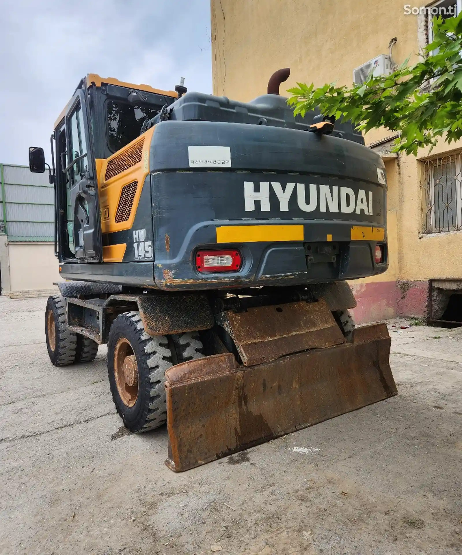 Экскаватор Hyundai-3