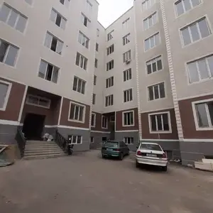 2-комн. квартира, Цокольный этаж, 63 м², 8 мкр