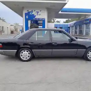 Mercedes-Benz W124, 1992