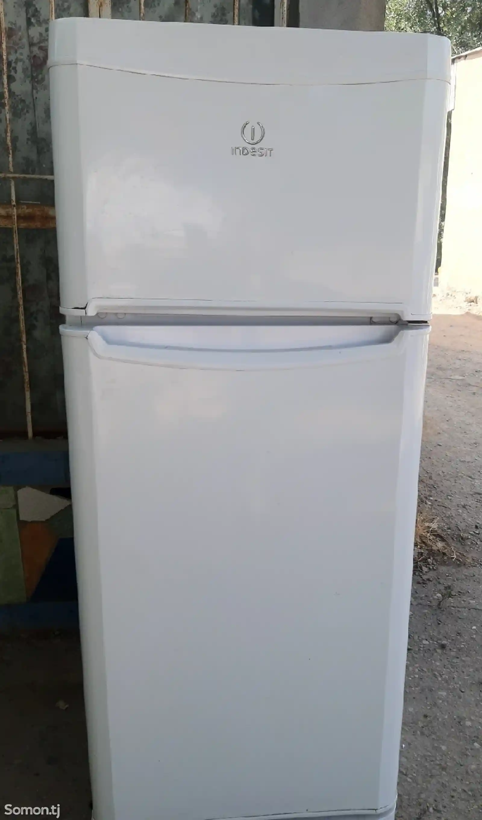 Холодильник Indesit-2