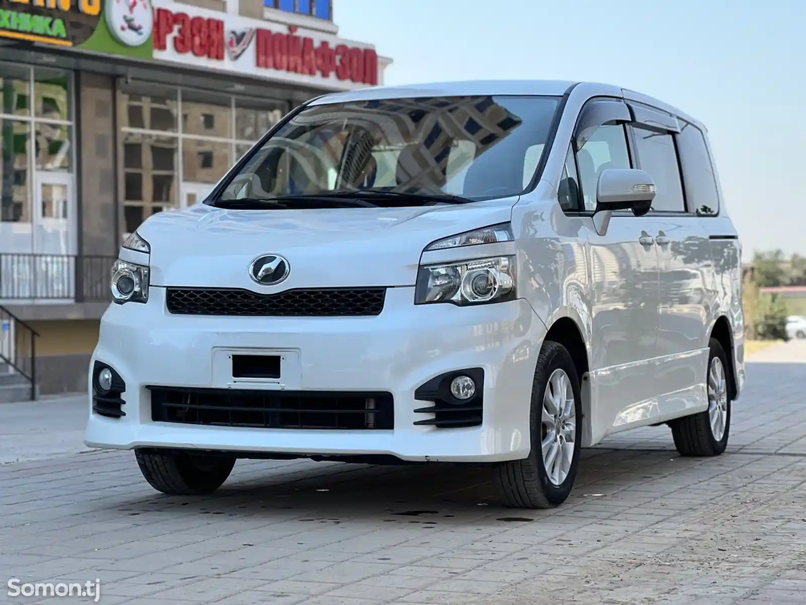 Toyota Voxy, 2011-3