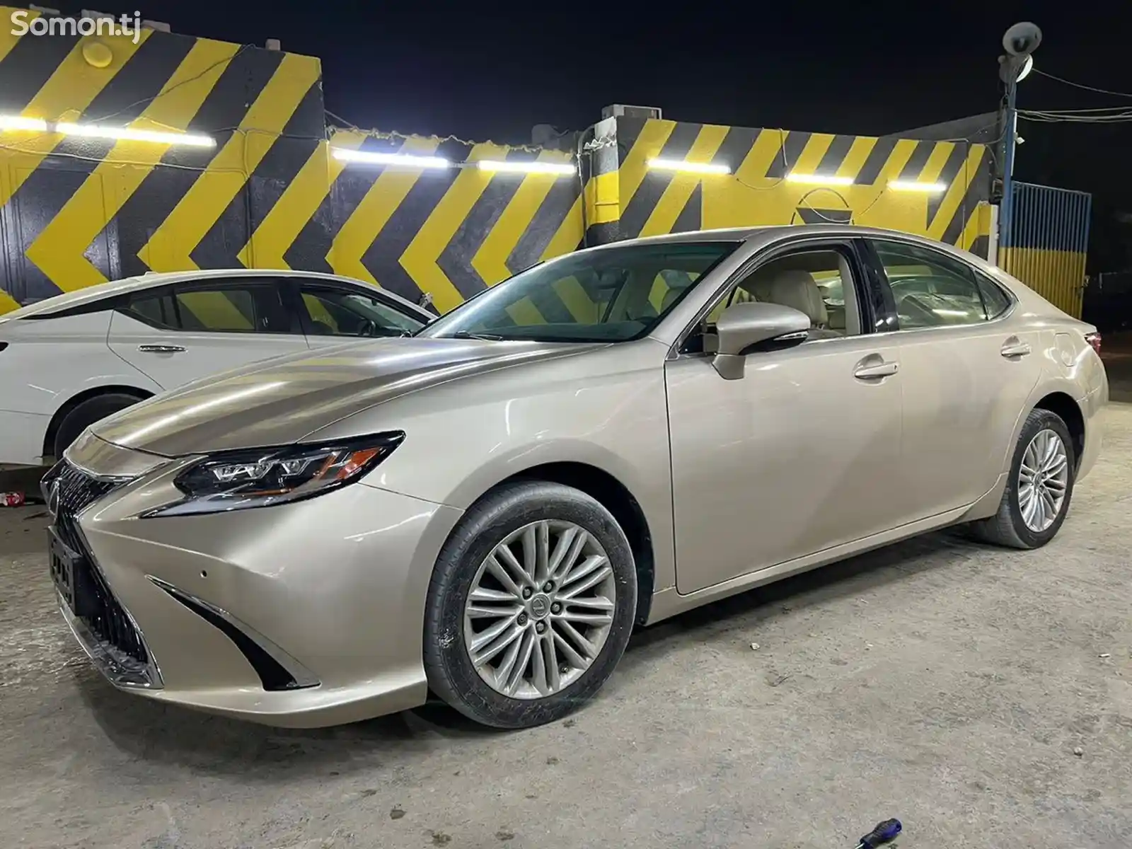 Lexus ES series, 2014-2