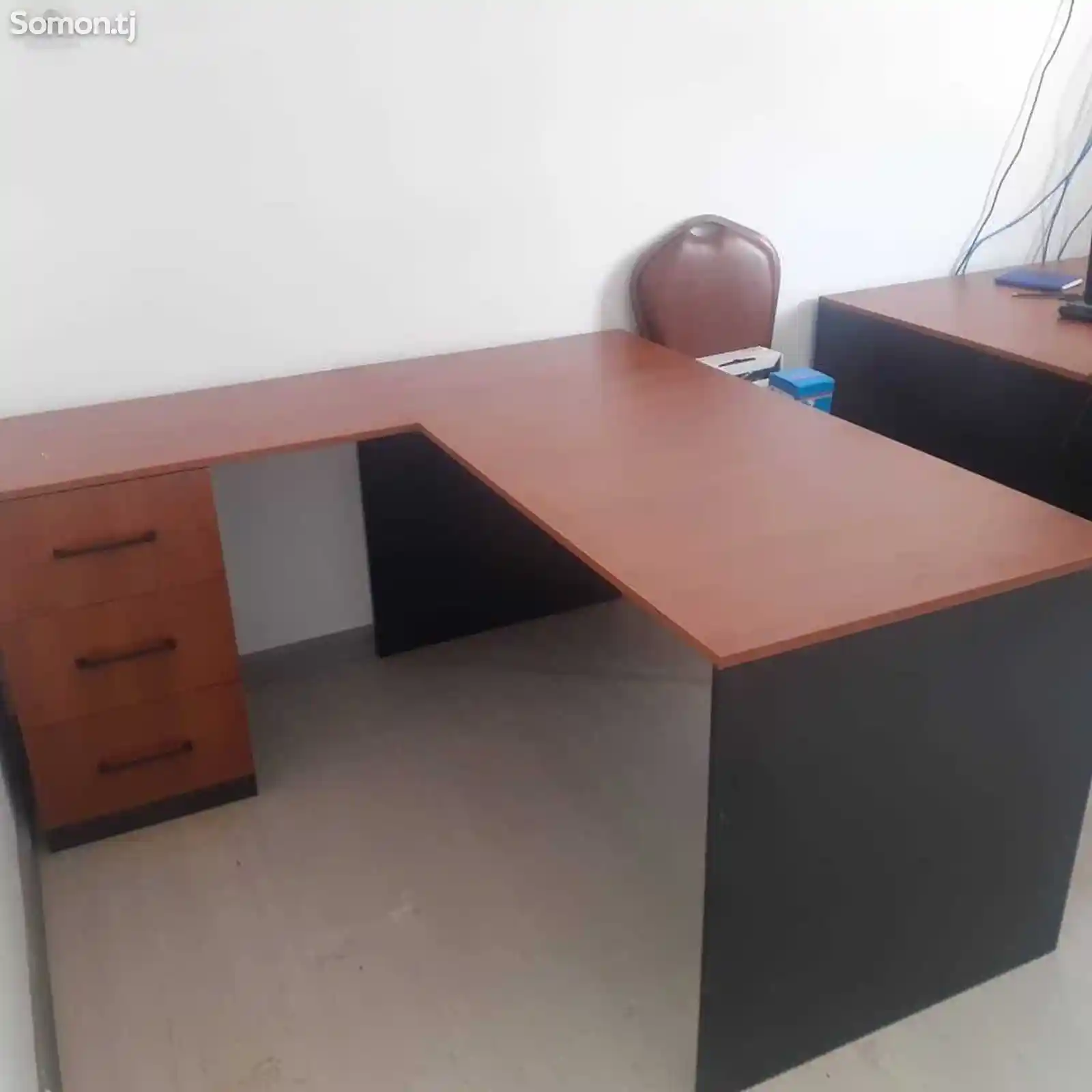 Стол угловой для офиса-1