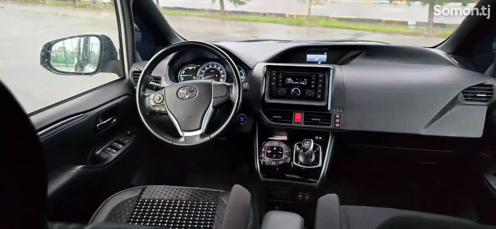 Toyota Voxy, 2015-11