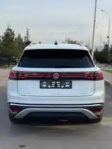 Volkswagen ID.6, 2022-4