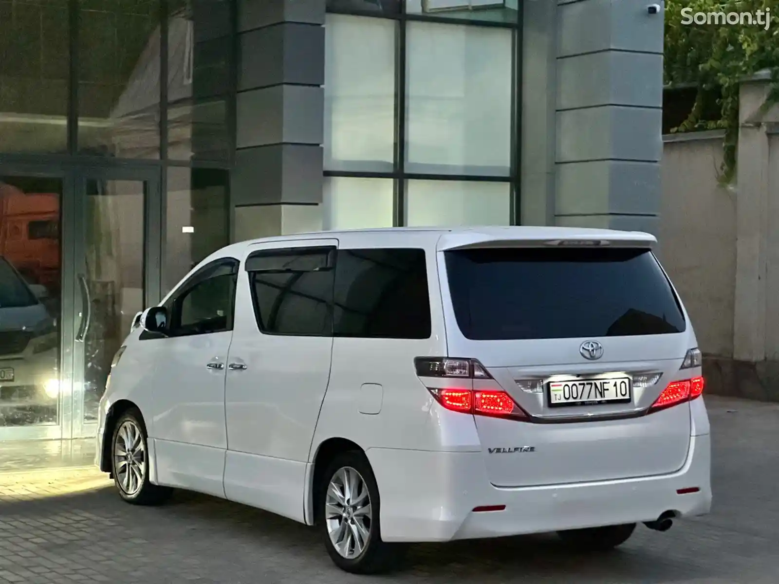 Toyota Vellfire, 2010-3