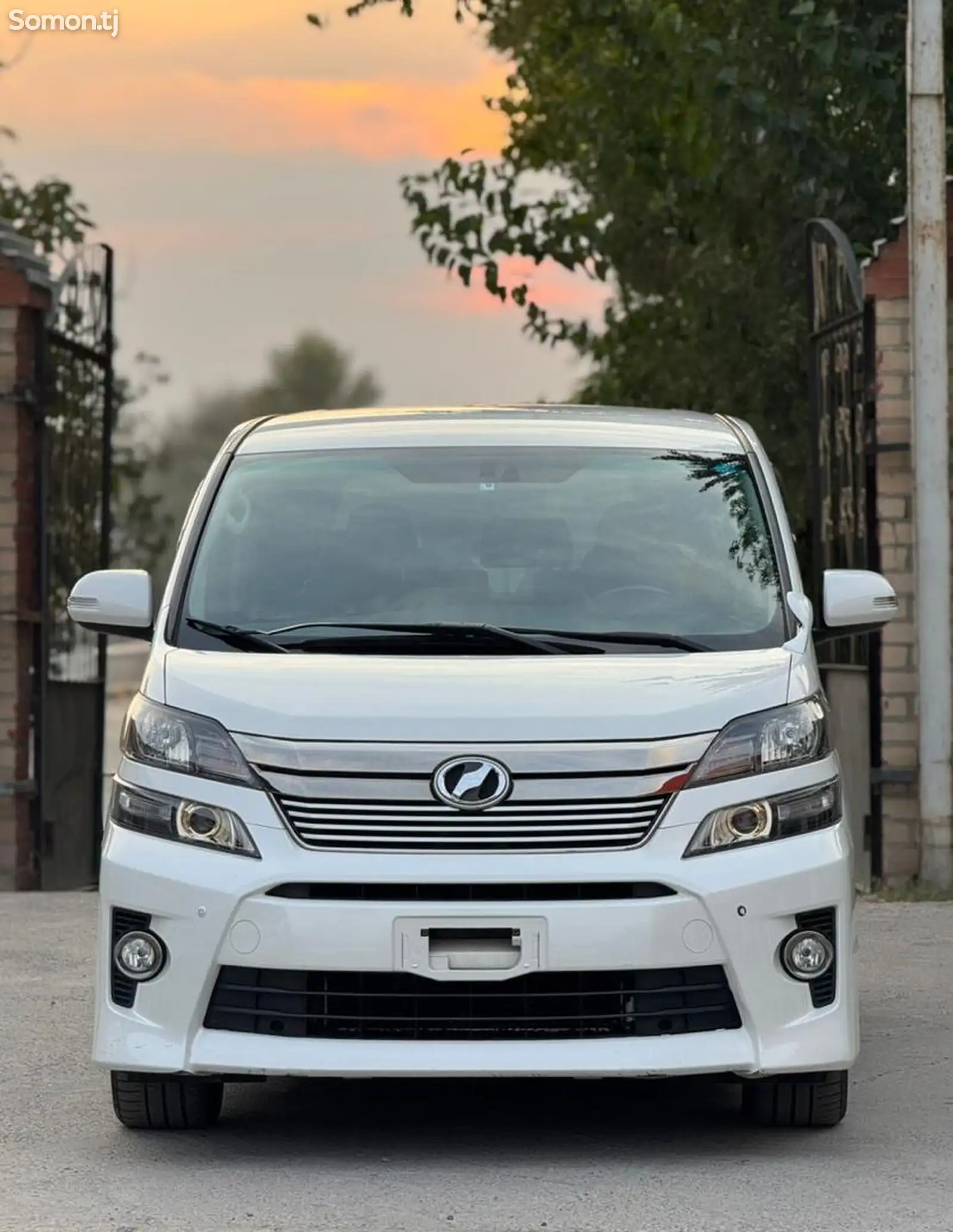 Toyota Vellfire, 2015-1