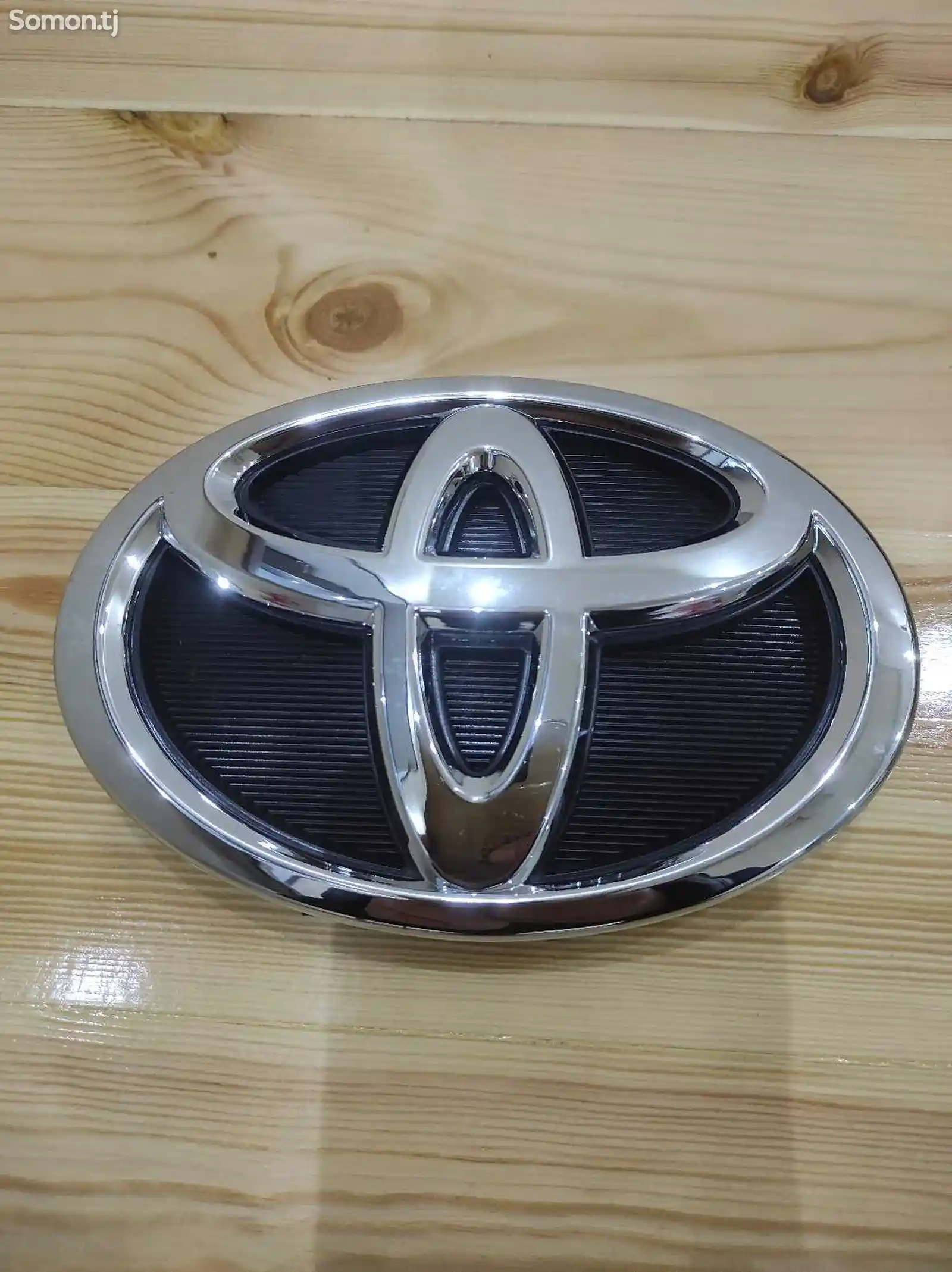 Эмблема Toyota camry 55 2015-1