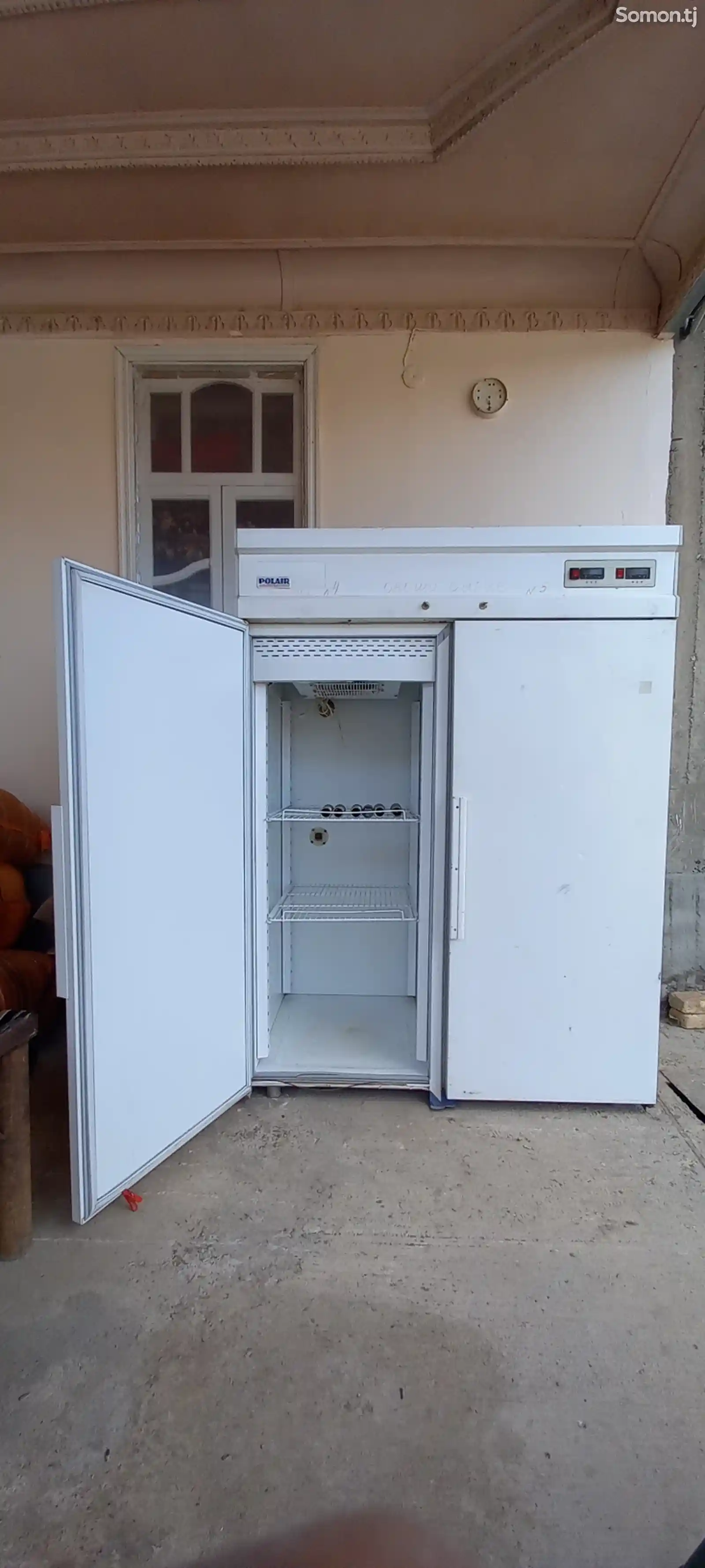 Холодильный шкаф-5