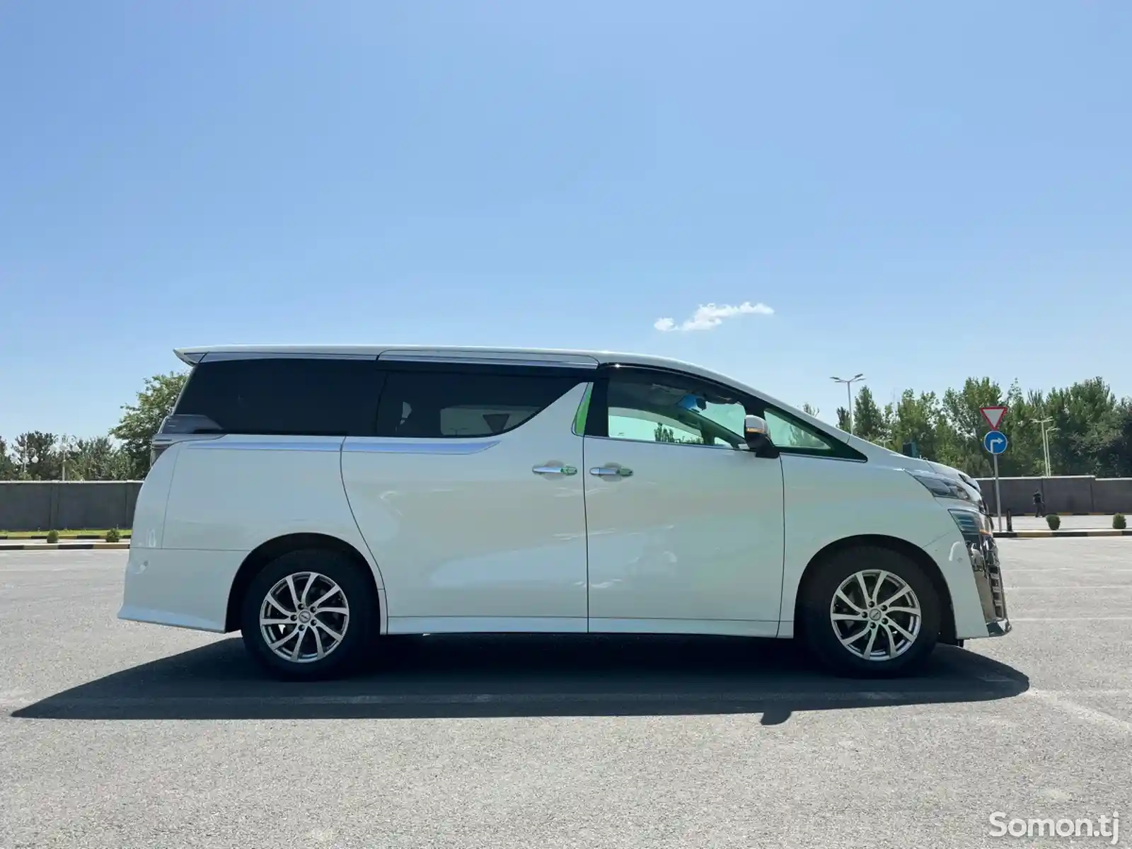 Toyota Vellfire, 2018-4