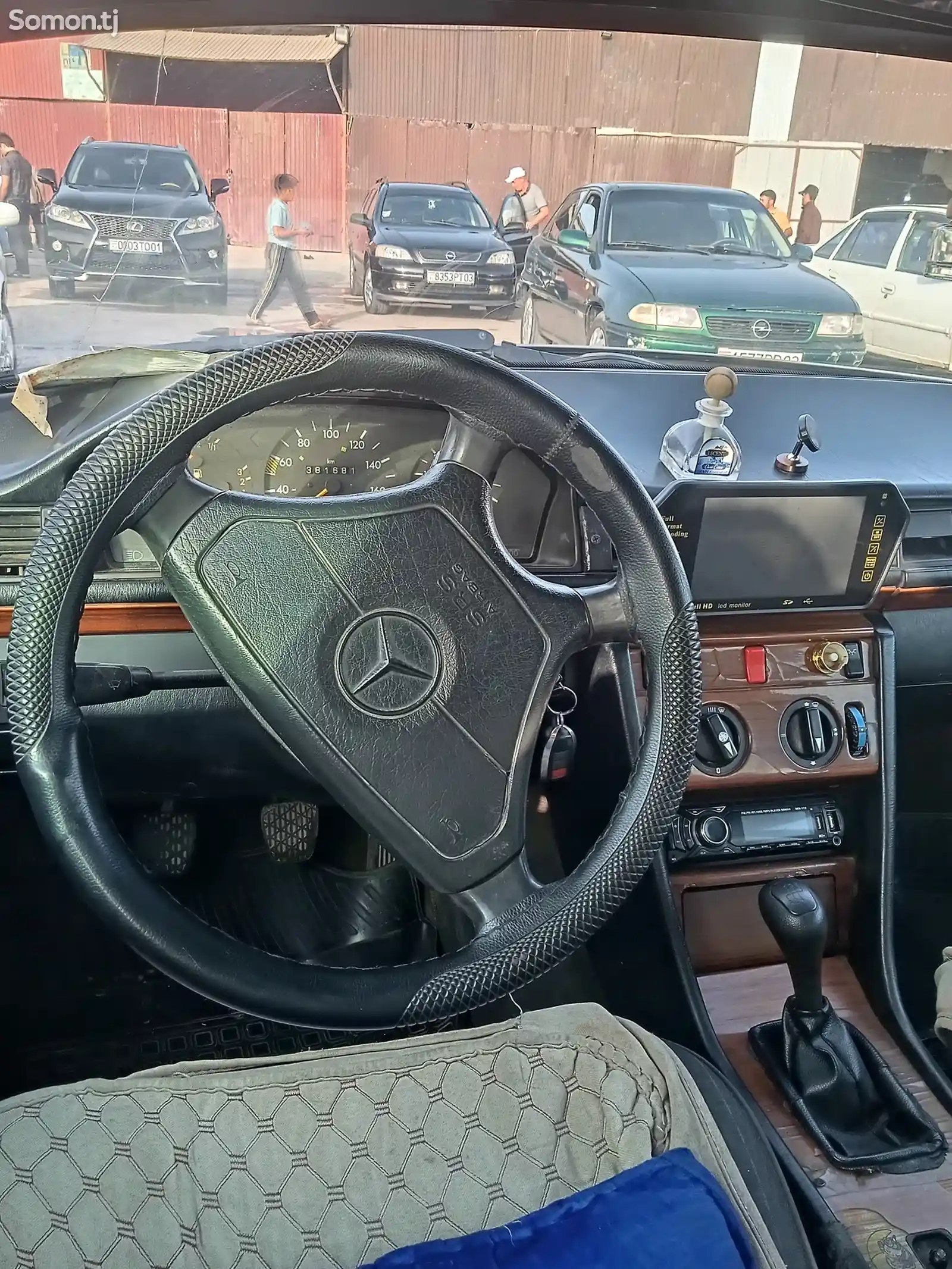 Mercedes-Benz W124, 1993-5