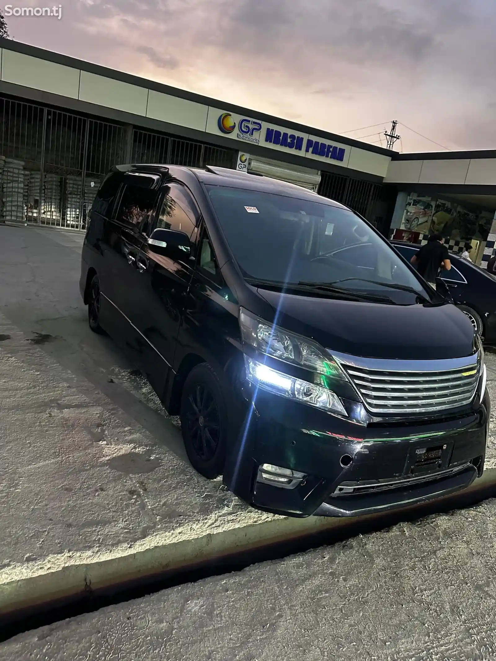 Toyota Vellfire, 2014-3