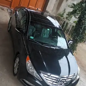 Hyundai Sonata, 2011