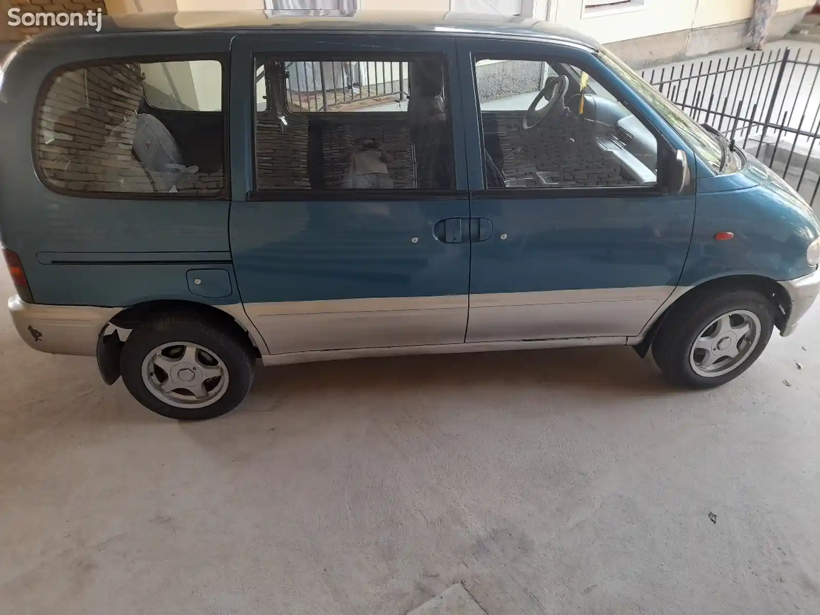 Nissan Serena, 1992-5