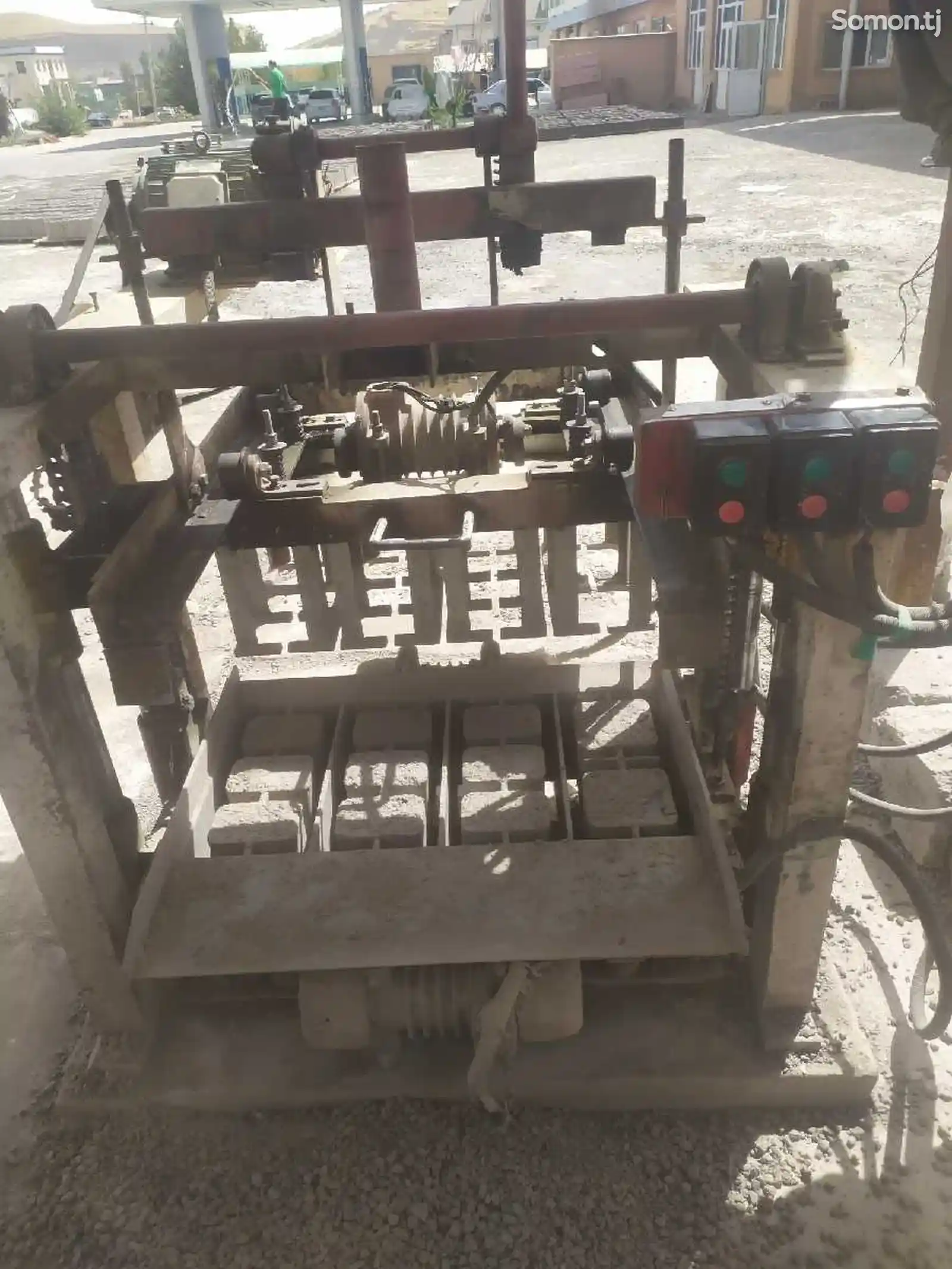 Аппарат для производства цементблока-2