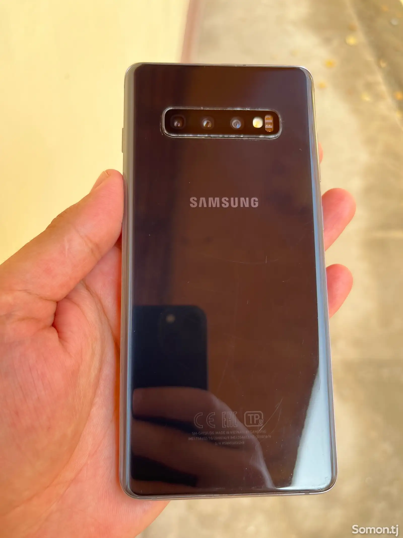 Samsung Galaxy S10 plus-1