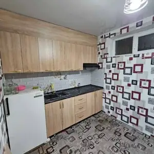 2-комн. квартира, Цокольный этаж, 55м², 34мкр