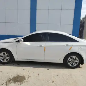 Hyundai Sonata, 2011