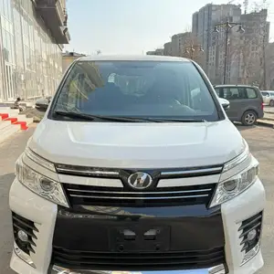 Toyota Voxy, 2015